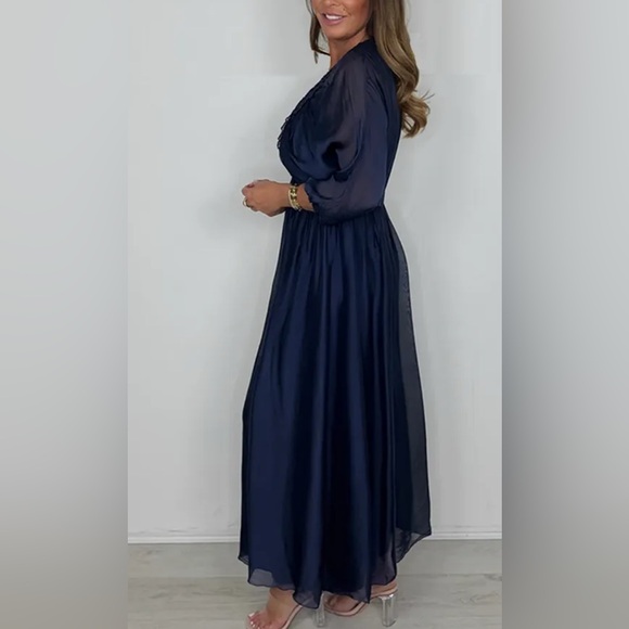 ChicqBoutiques Smocked V-Neck Detail Long Sleeve Maxi Dress - Picture 2 of 9